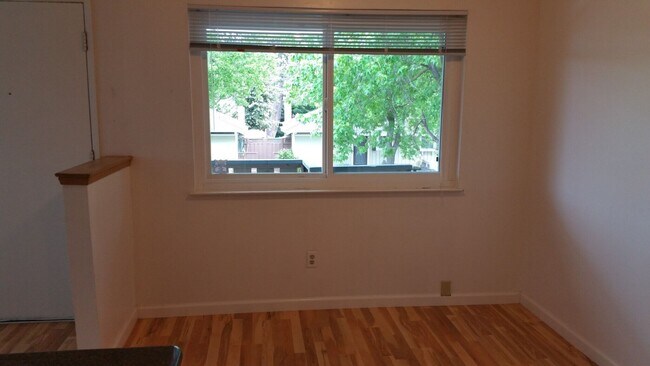 Building Photo - CAMBRIAN - Remodeled upstairs unit - great...