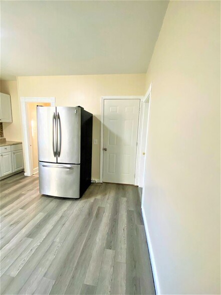 Building Photo - 124 Harold St