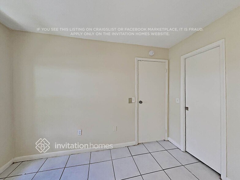 Building Photo - 10641 NW 27th Ct