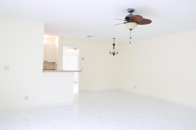 Building Photo - 20 Crossings Cir