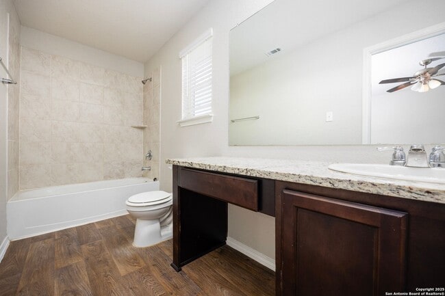 Building Photo - Move in Ready 3 Bedroom Two-story Home