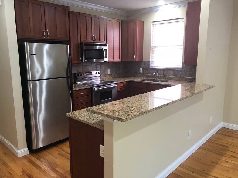 Building Photo - 7338 Amherst Ave