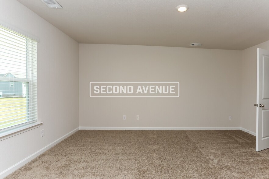 Building Photo - 571 Meadows Farm Dr