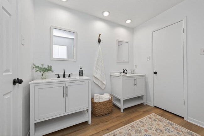 Building Photo - 3815 Brook Shadow Dr