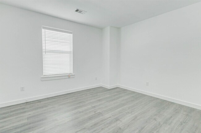 Building Photo - 8218 Bigwood St