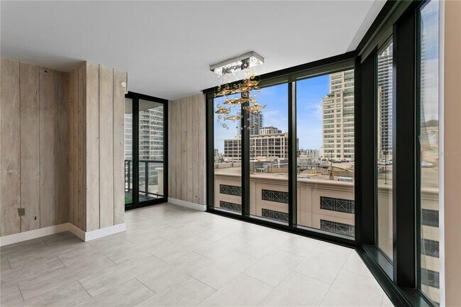 Building Photo - 1 Beach Dr SE
