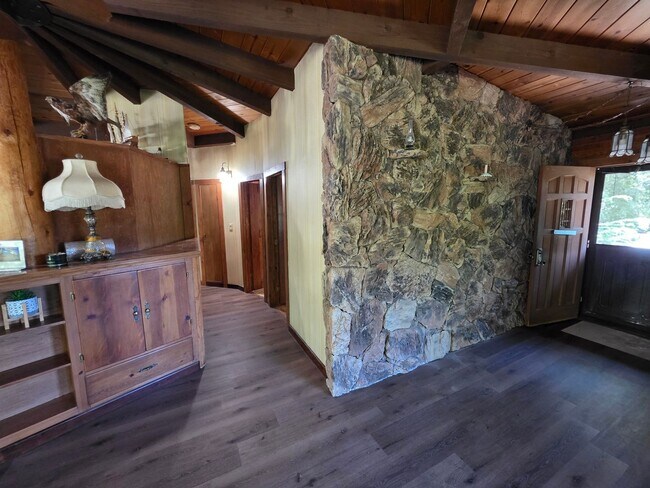 Building Photo - 7068 Sandy Creek Rd