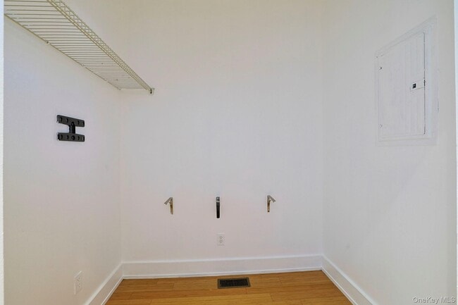 Building Photo - 38 E Parmenter St