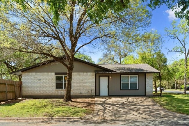 Building Photo - 2501 Redleaf Ln