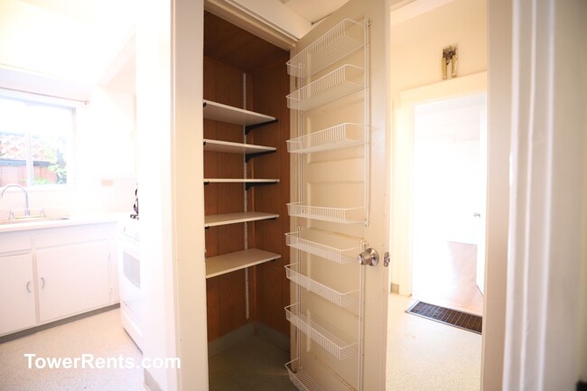 Building Photo - Noe Valley/Dolores Hts: 2 Bedroom+ Office ...