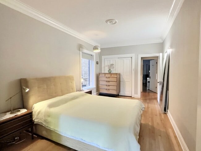 Building Photo - 2921 N Pine Grove Ave