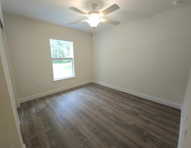 Building Photo - 387 E Caldwell Dr