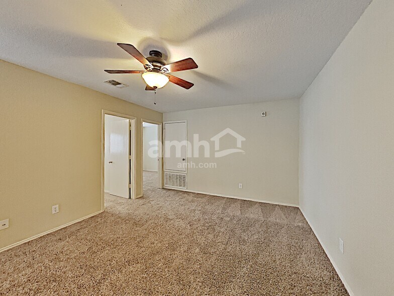 Building Photo - 9306 Pacific Maple