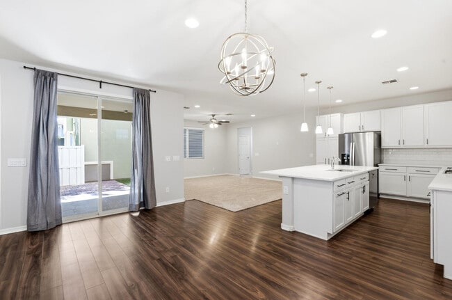 Building Photo - 2263 S Henry Ln