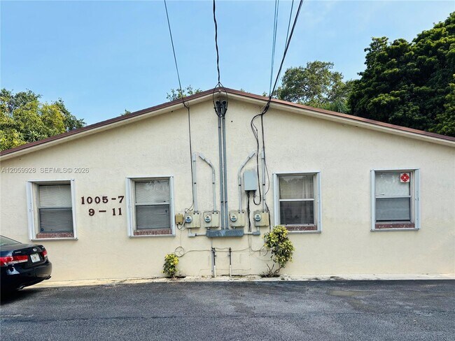 Building Photo - 1011 SW 8th St