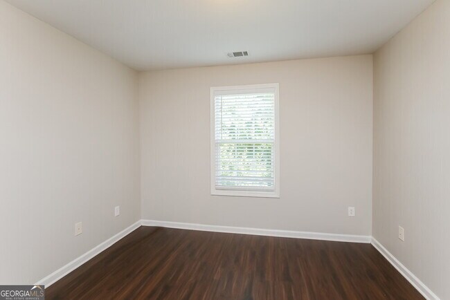 Building Photo - 5941 Apple Grove Rd NE