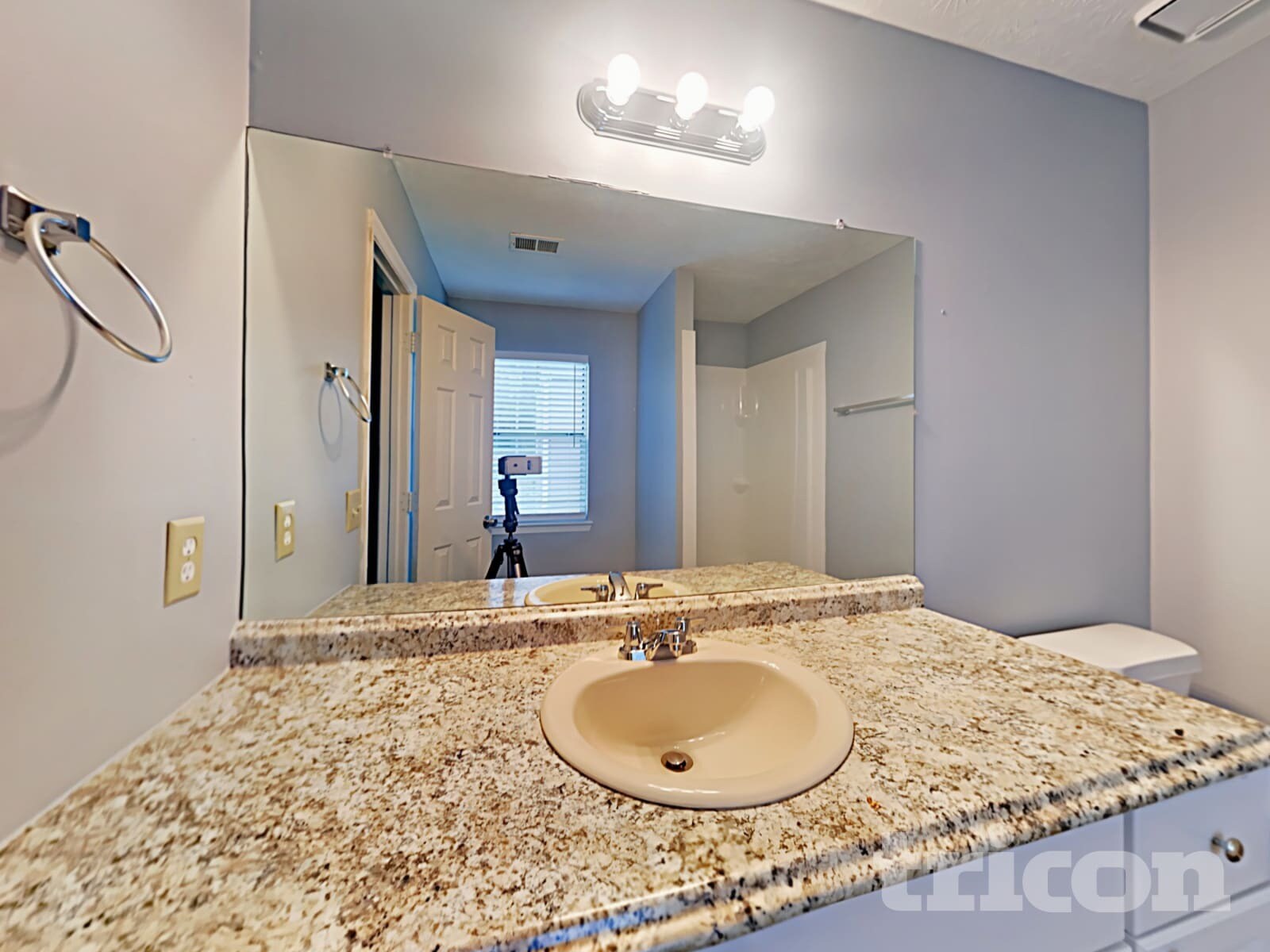 Building Photo - 575 Woodcrest Manor Dr