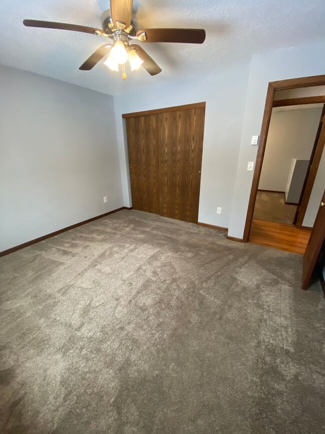 Building Photo - GREAT LOCATION - Spacious 4 bedroom/2 bath - PETS WELCOME