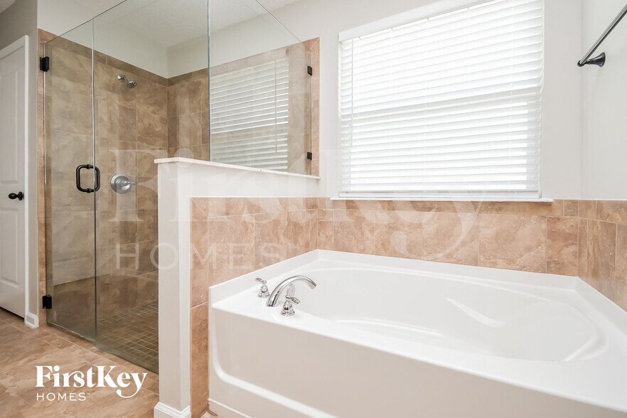 Building Photo - 388 Gillespie Gardens Dr