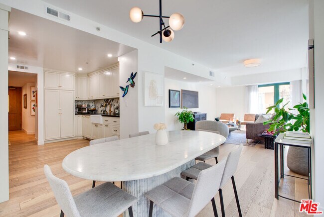 Building Photo - 10520 Wilshire Blvd