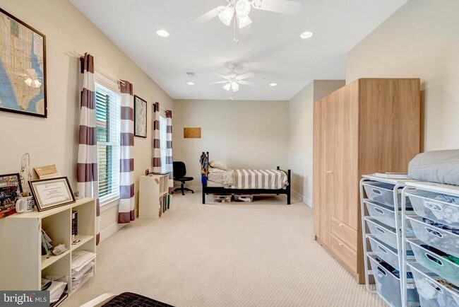 Building Photo - 711 McKenzie Ave