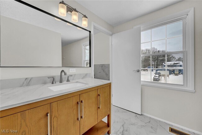 Building Photo - 5601 Sunset Dr