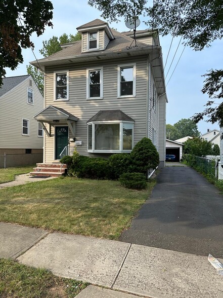 Building Photo - 73 Grove Ave
