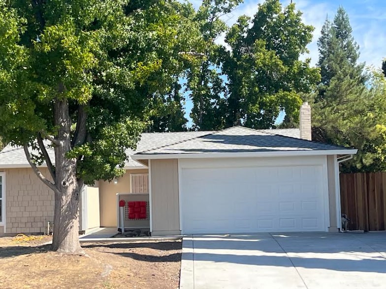 Primary Photo - 5688 Andrea Blvd