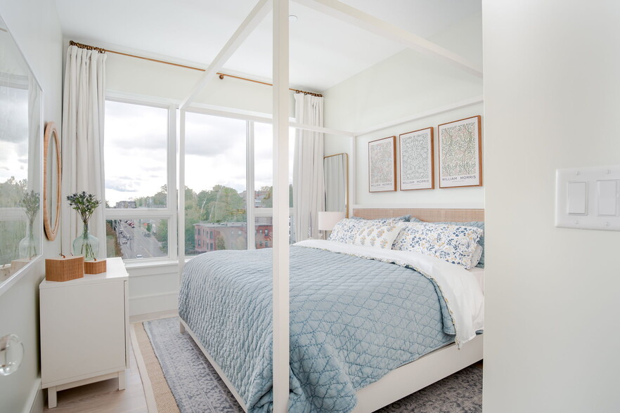 KING guest room. Pottery Barn blackout curtains. - 387 Commercial St