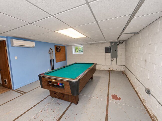 Building Photo - 6797 Lawnton St