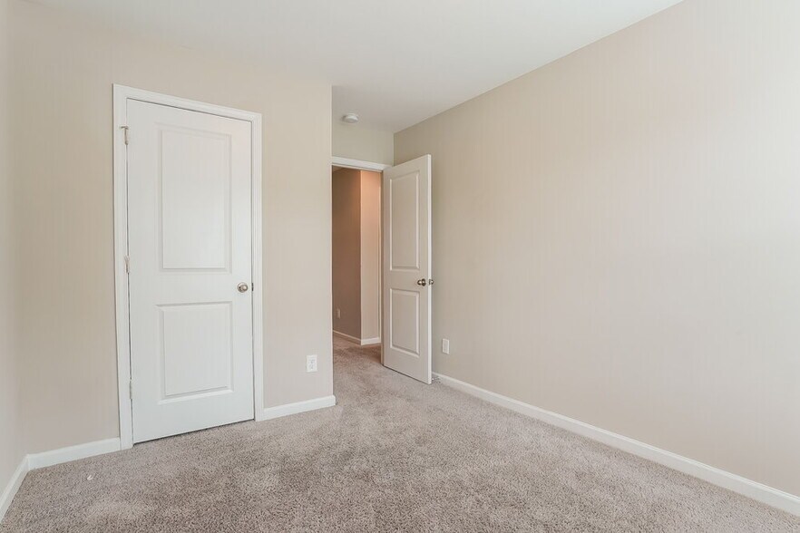 Building Photo - 542 Landing View Dr