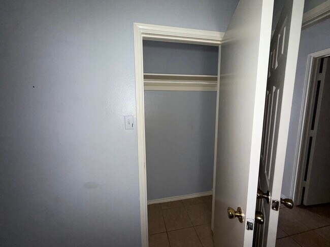 Building Photo - 311 Soria Dr