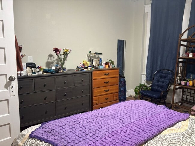 Building Photo - Charming 2BR in East Rock | Hot Water Included | Walk to Yale & SOM