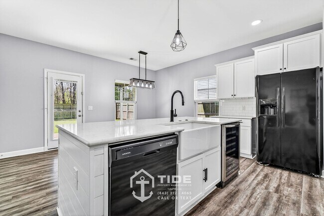 Building Photo - Spacious Living in Moncks Corner