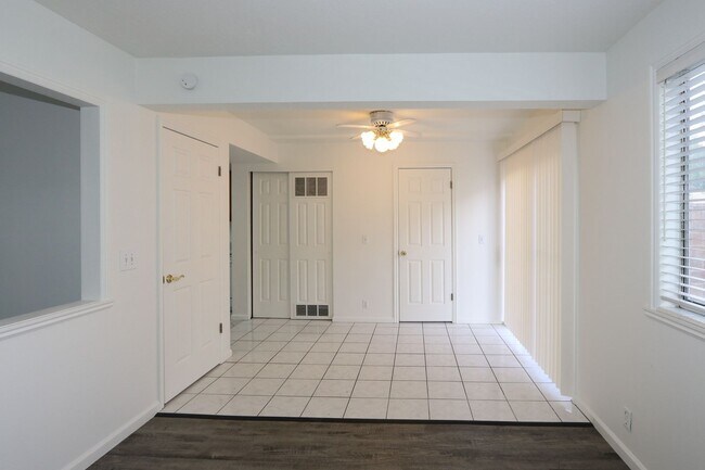 Building Photo - 7831cd - Bickmore, D.