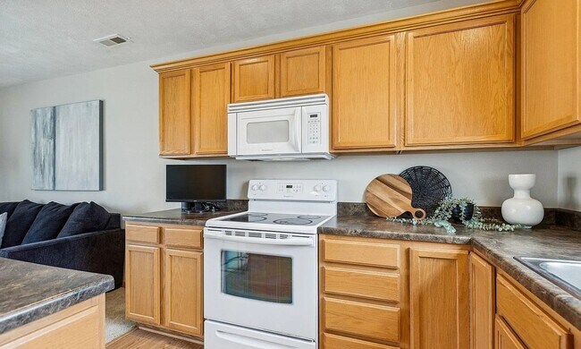 Building Photo - 6806 S 182nd Ct