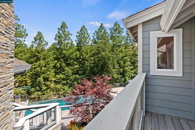 Building Photo - 2324 Saddleback Dr