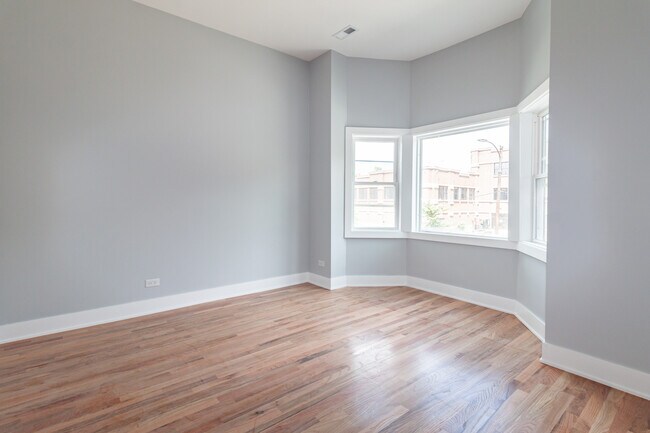 Building Photo - 1742 N California Ave