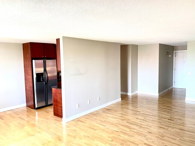 Building Photo - 2800 W 44th St