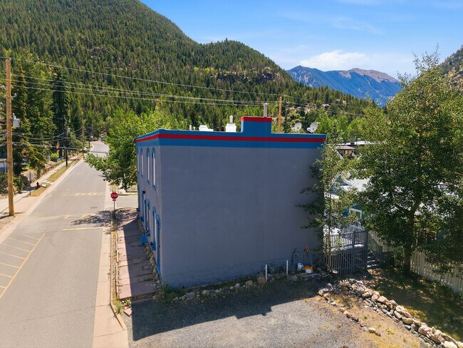 Building Photo - 401 Rose St
