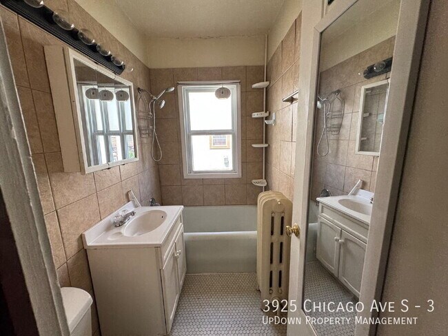 Building Photo - 3925 Chicago Ave