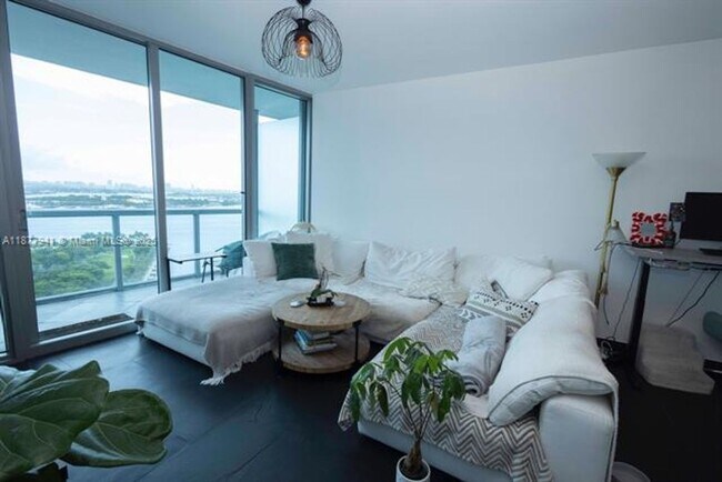 Building Photo - 888 Biscayne Blvd