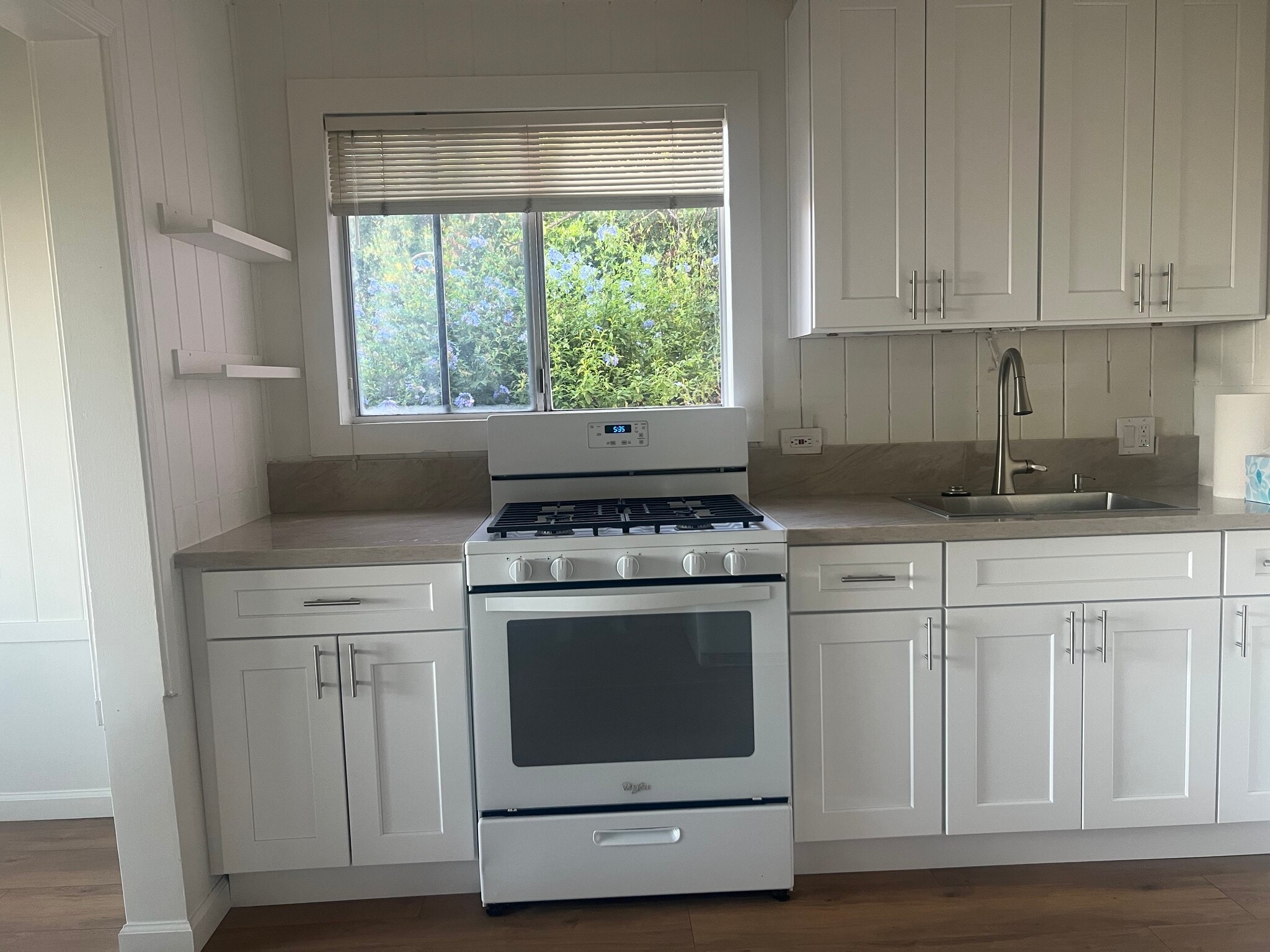 Kitchen - 15138 Encanto Dr