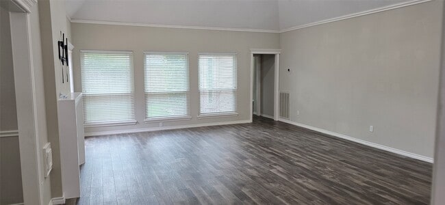 Building Photo - 1214 W Forest Dr