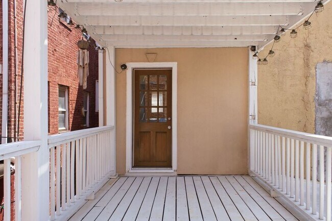 Building Photo - 420-A S Regester St