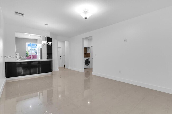 Building Photo - 30 SE 6th Rd