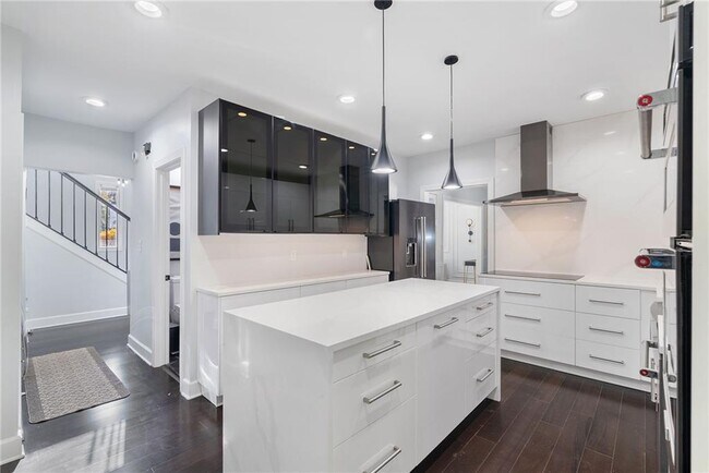 Building Photo - 4200 Roswell Rd NE