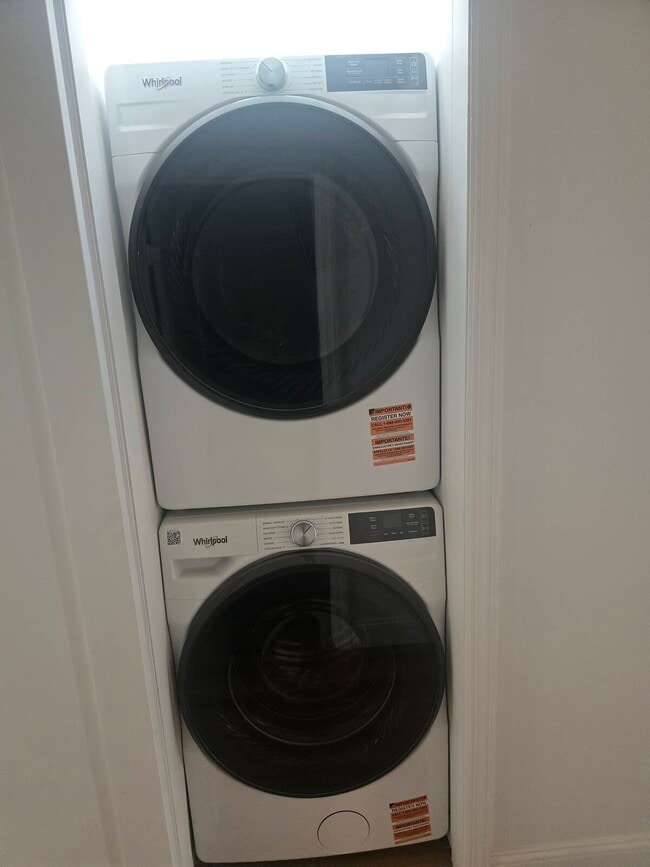 Building Photo - 5-E10 5th St