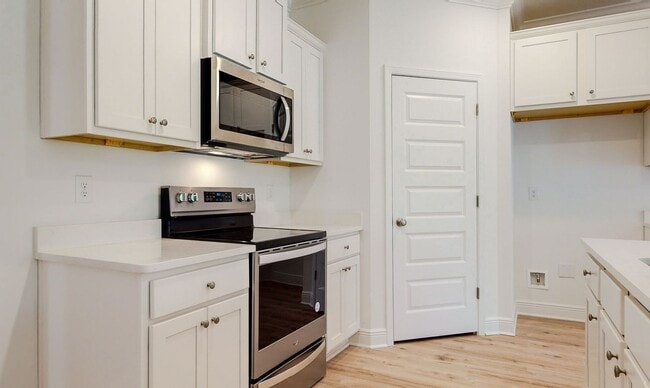 Building Photo - 4 Bedroom Home in Paradise Cove