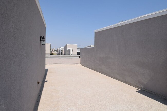 Building Photo - Charming 3 Bed 2.5 Bath Townhome in Murray!!!